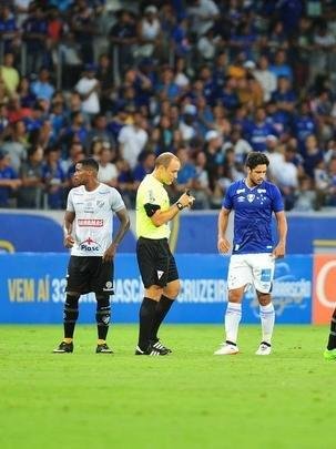 Imagens do jogo entre Cruzeiro e Tupi, no Mineiro