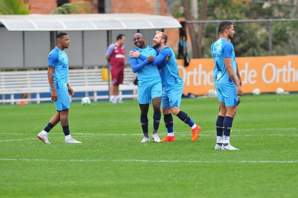 Cruzeiro iniciou preparao para clssico contra o Atltico com reservas em campo na Toca da Raposa II