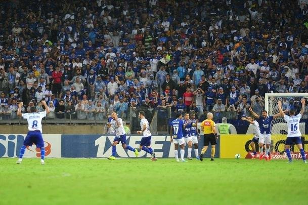 Fotos do duelo entre Cruzeiro e CSA, no Mineiro, pela 35 rodada do Brasileiro