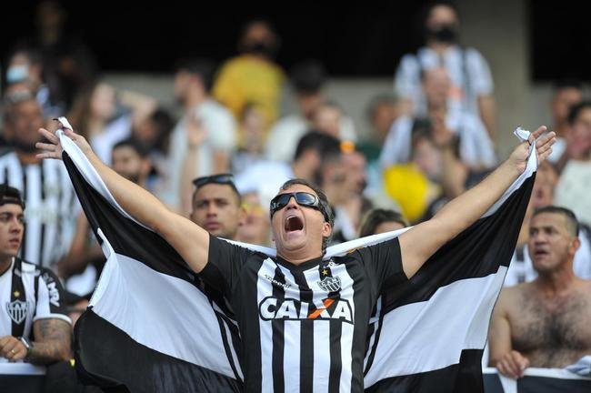 Fotos das torcidas de Atltico e Flamengo na Arena Pantanal, em Cuiab, durante a final da Supercopa do Brasil