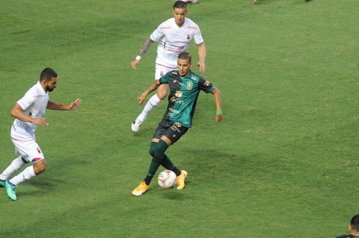 América x Paraná: veja fotos do jogo no Independência