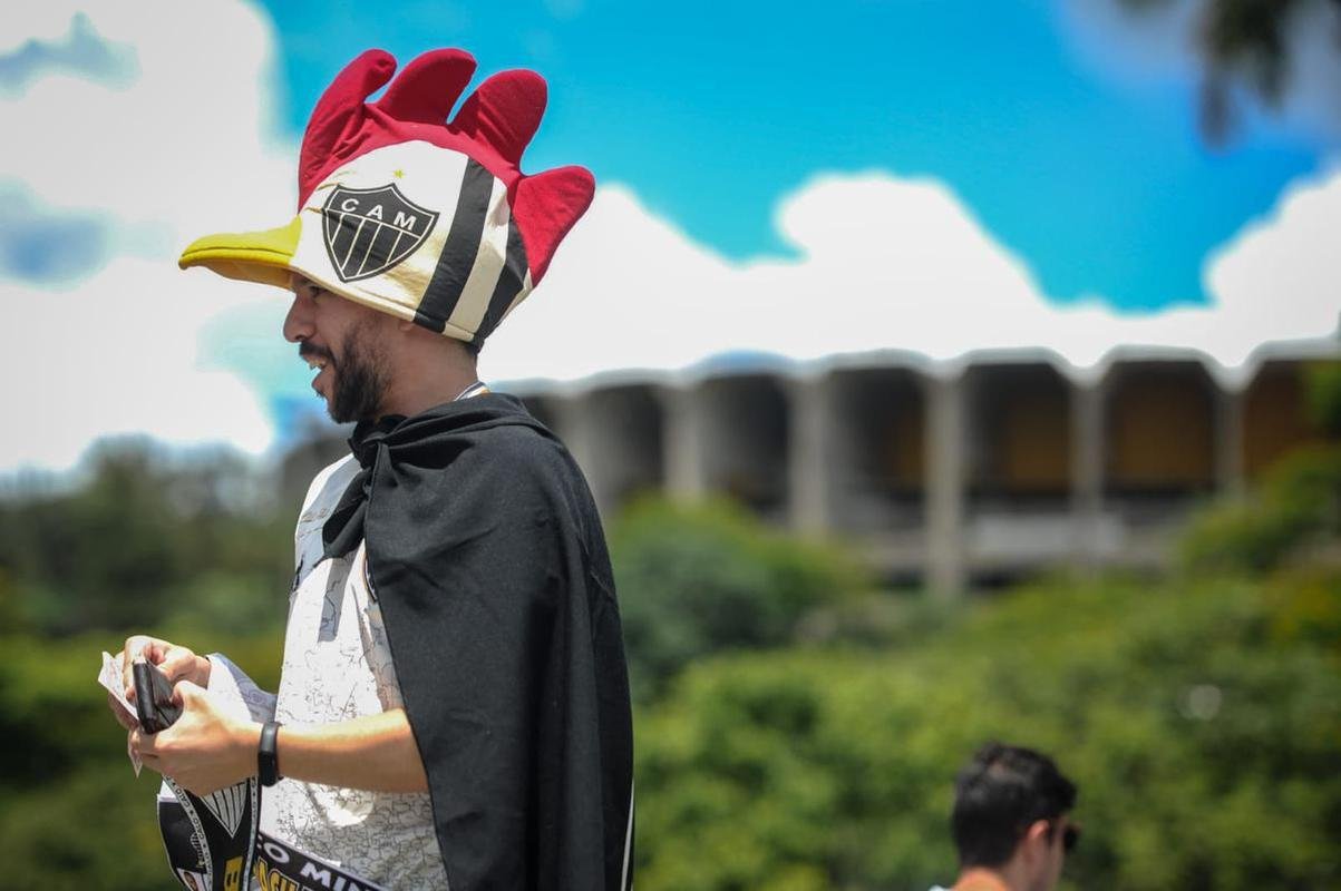 Torcida do Atltico chegou animada ao Mineiro para o jogo da taa, contra o RB Bragantino. Dia de festejar com o time o ttulo do Campeonato Brasileiro de 2021