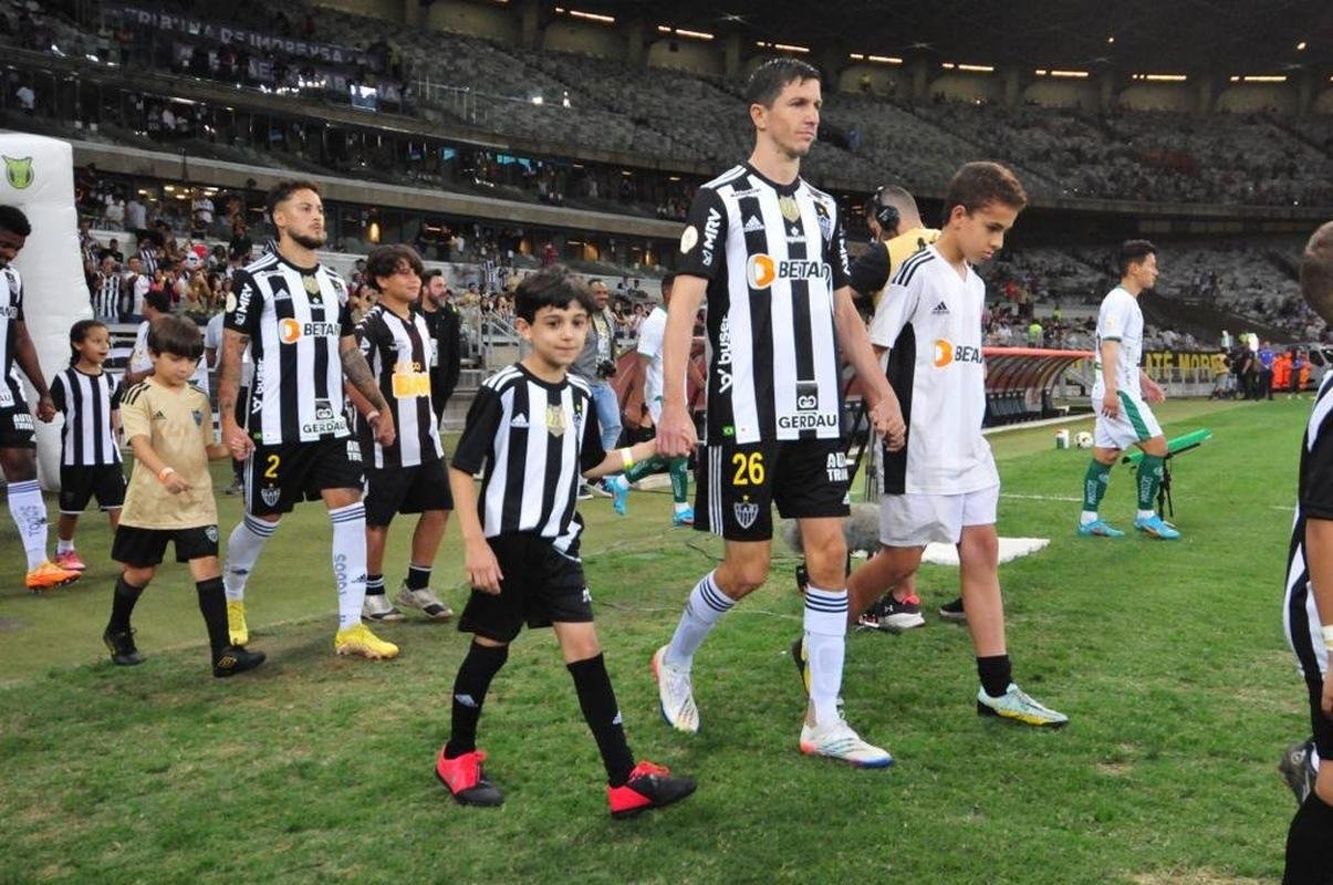 Mascotinhos do Atltico no jogo contra o Juventude, no Mineiro, pelo Campeonato Brasileiro de 2022