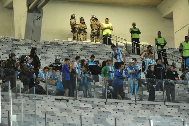 Torcida do Cruzeiro no duelo desta tera, no Mineiro, contra o Racing, pela Libertadores