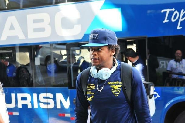 Delegao do Equador desembarcou nesta tera-feira em Belo Horizonte, onde estrear na Copa Amrica
