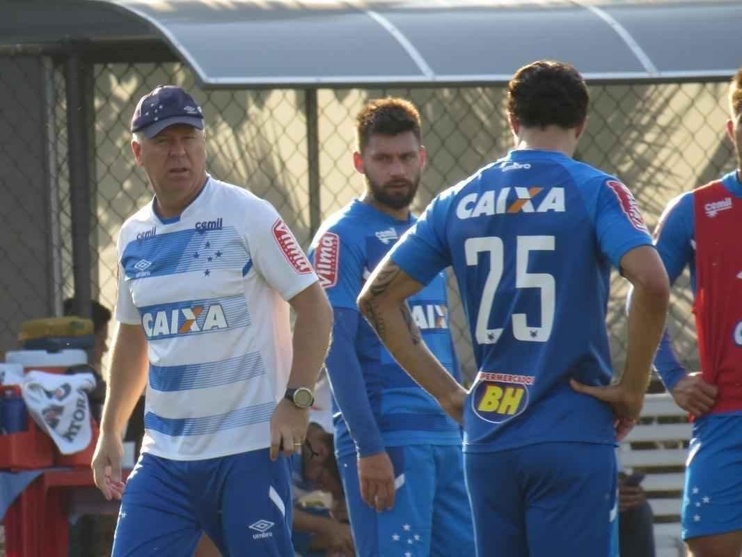 Galeria de fotos do treino do Cruzeiro na tarde desta quinta-feira, na Toca da Raposa II