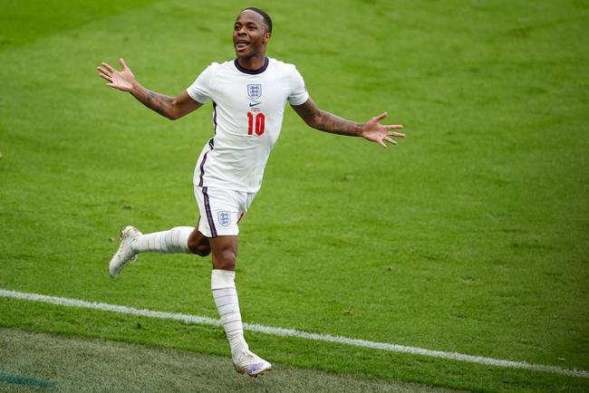Fotos do gol de Sterling, da Inglaterra, sobre a Alemanha, em Wembley. Ingleses venceram por 2 a 0 e avan�aram �s quartas de final da Eurocopa