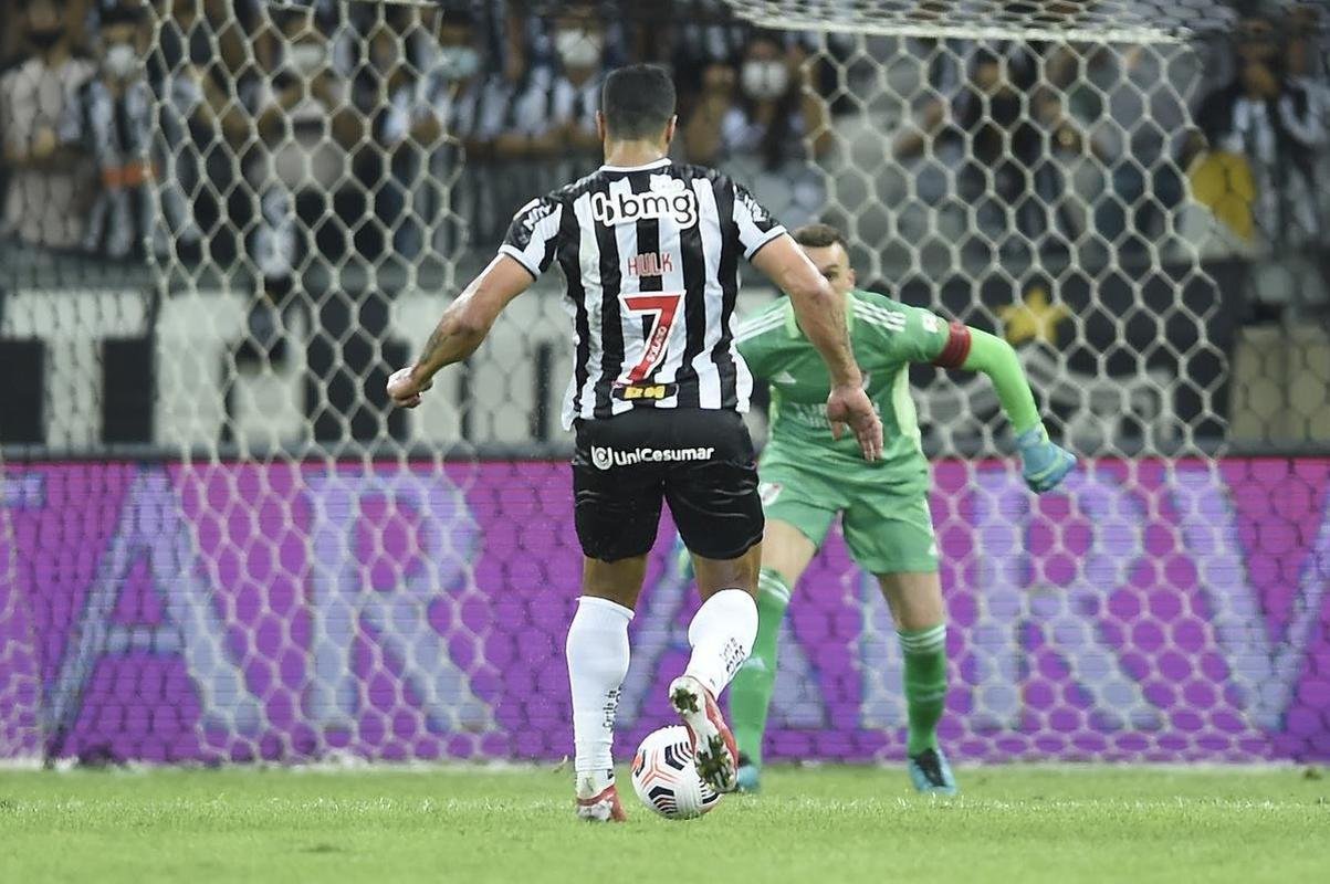 Fotos do segundo gol do Atltico sobre o River, marcado por Hulk