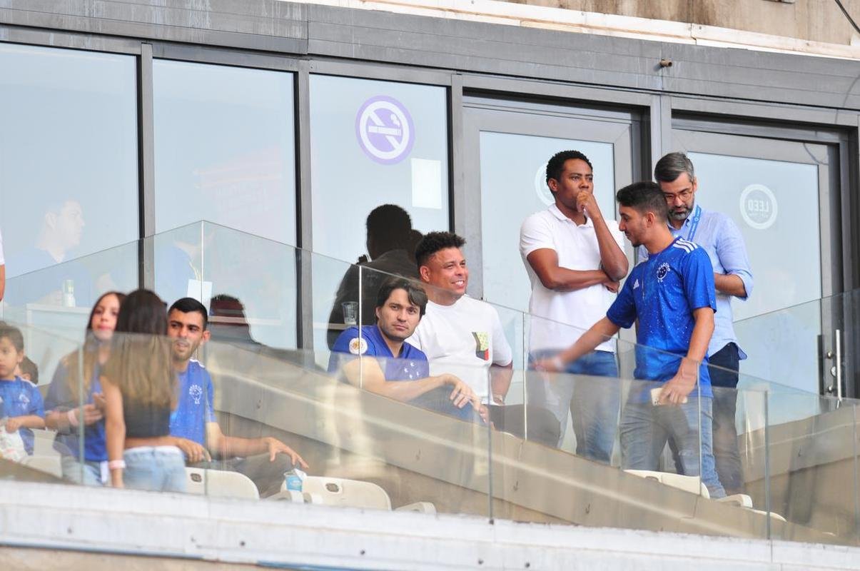 Fotos da torcida do Cruzeiro antes e durante a partida contra o Cricima, neste domingo (4), no Mineiro, pela 28 rodada da Srie B