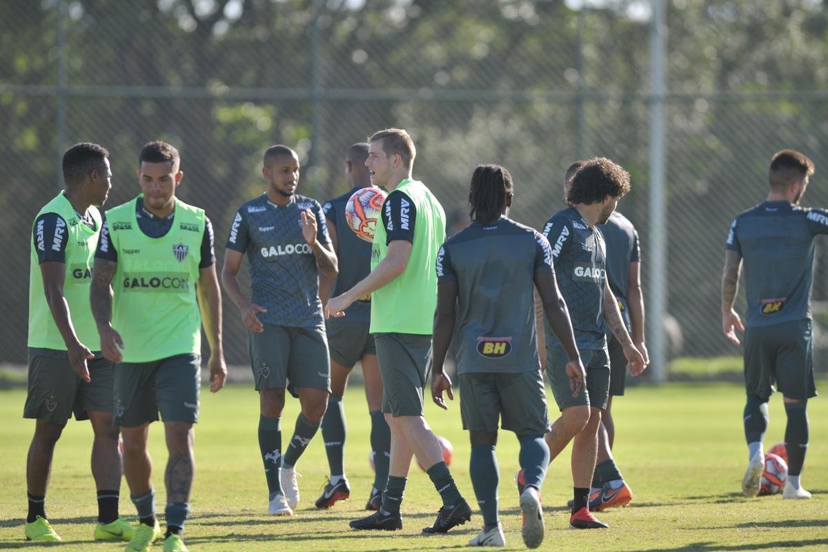 Veja fotos do treino do Atltico