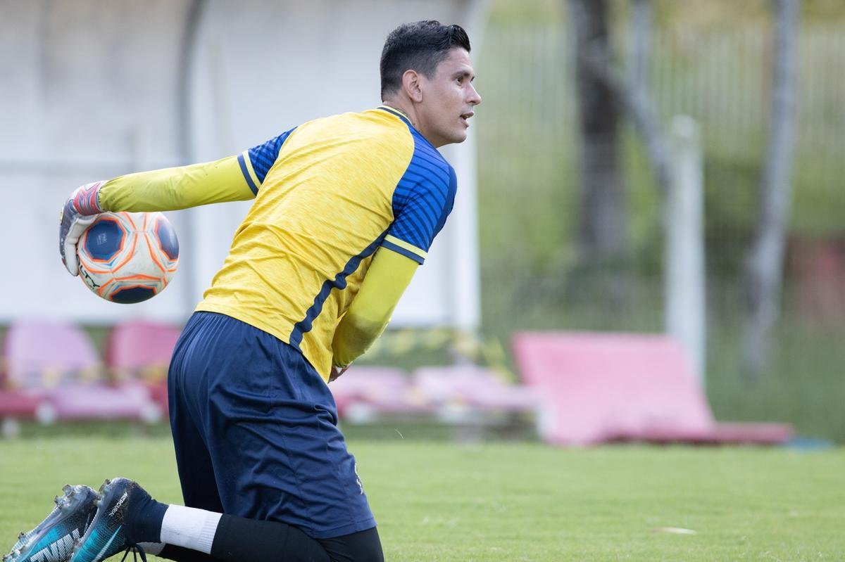 Jogadores do Náutico seguem trainando no CT Wilson Campos, sob a supervisão do técnico Gimar Dal Pozzo. Atletas e membros da comissão técnica são submetidos às medidas de saúde para evitar o contato e gerar possível foco de Covid-19.