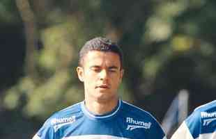 Gustavo foi lateral-direito do Cruzeiro entre 1998 e 1999. Foi campeo da Recopa Sul-Americana com o Cruzeiro.