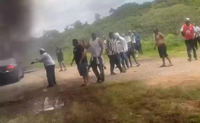 Bloqueio na BR-381 não impediu torcedores do Atlético de seguirem na viagem rumo a São Paulo