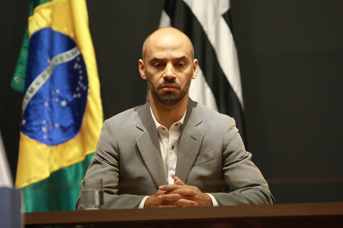 Veja imagens da entrevista coletiva de Srgio Sette Cmara