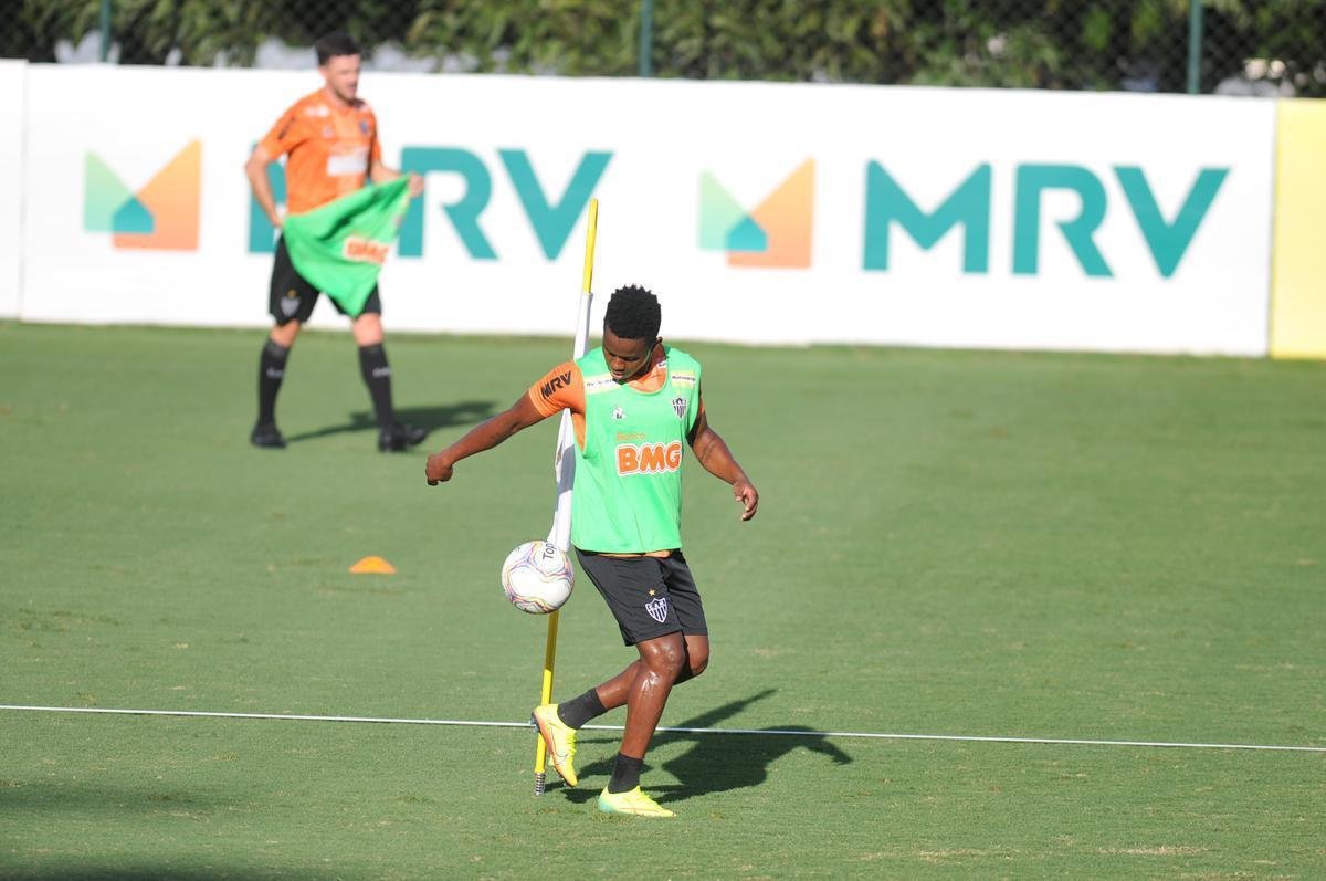 Fotos do treino do Atltico nesta quarta-feira na Cidade do Galo. Time dirigido por James Freitas se prepara para o clssico de sbado, s 19h, no Mineiro, pelo Mineiro