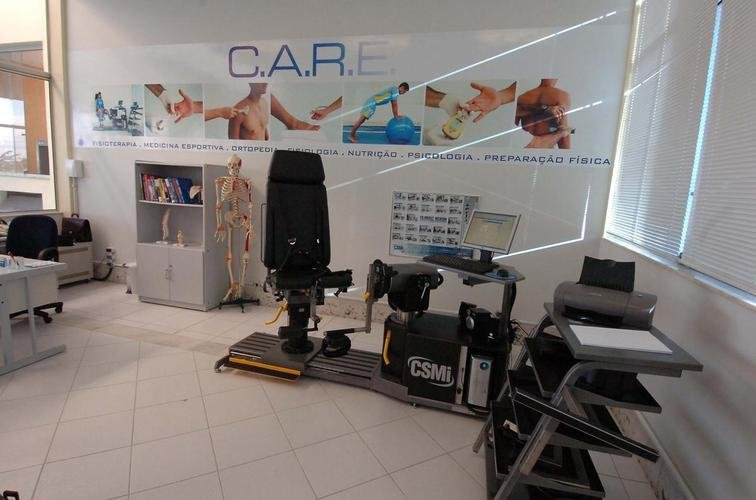 Fotos da inauguração do Centro Avançado de Reabilitação Esportiva (CARE) da Toca da Raposa II, em 2007