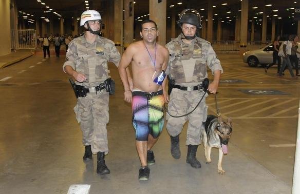 Tumulto gerado por briga entre membros de torcidas organizadas impediu festa do tricampeonato nacional 