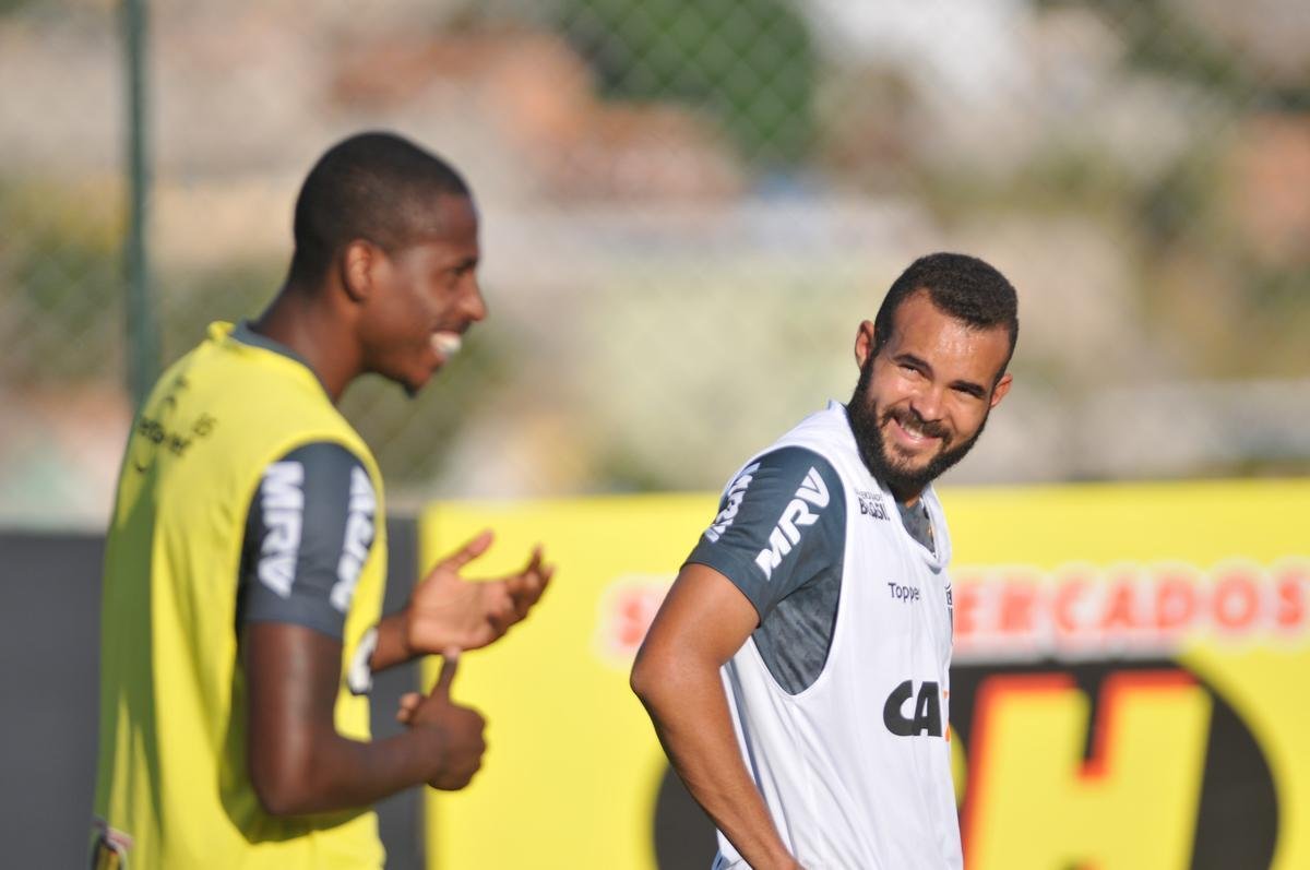 Elenco atleticano fez trabalho ttico orientado por Larghi antes de jogo-treino contra o Coimbra
