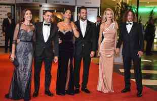 Casamento de Messi rene constelao de estrelas do futebol em Rosrio