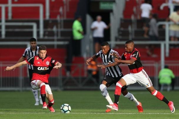 Galinho faz a festa no Rio de Janeiro depois de bater o Flamengo nos pnaltis