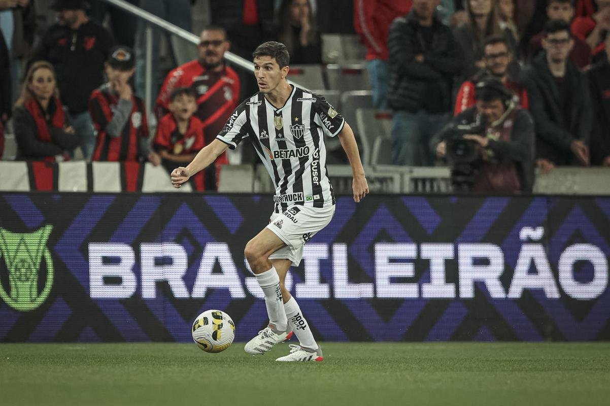 Neste domingo (17), o Atlético enfrentou o Athletico-PR pela segunda rodada da Série A do Campeonato Brasileiro. A partida foi realizada na Arena da Baixada, em Curitiba.