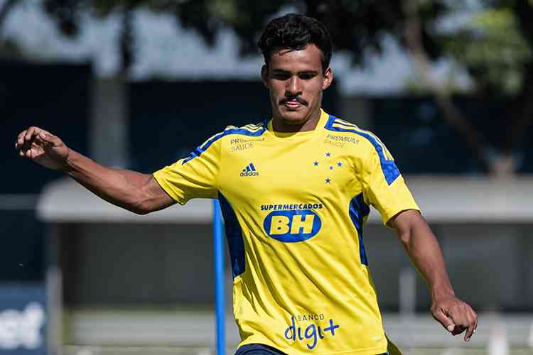Cruzeiro renova contrato de Kaiki, lateral convocado para a seleção sub-20