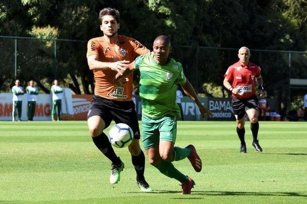 Em jogo-treino realizado na manh deste sbado, na Cidade do Galo, o Amrica venceu o Atltico, por 3 a 1. Os gols do triunfo americano foram marcados por Jonatas Belusso, duas vezes, e Rafael Bilu. O zagueiro Rver descontou para a equipe alvinegra.