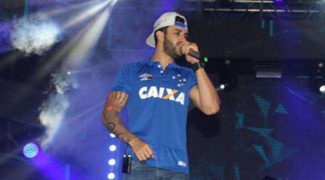 Gusttavo Lima foi o terceiro mais ouvido no Brasil em 2020. 'O Embaixador in Cariri'  o disco mais rodado no Spotify. O cantor  cruzeirense e amigo pessoal do empresrio e conselheiro celeste Pedro Loureno, do Supermercados BH.