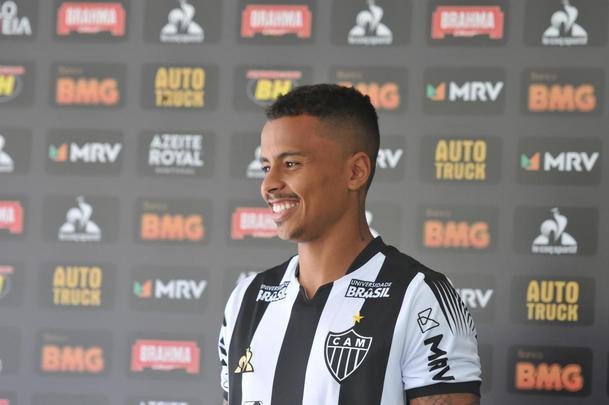 O Atltico anunciou a contratao do volante Allan, que pertencia ao Liverpool e estava emprestado ao Fluminense