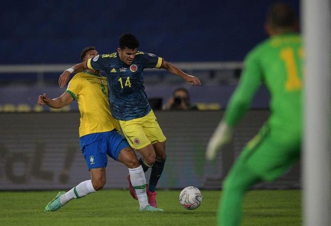 Brasil e Colmbia se enfrentaram no Estdio Nilton Santos, pelo Grupo B da Copa Amrica