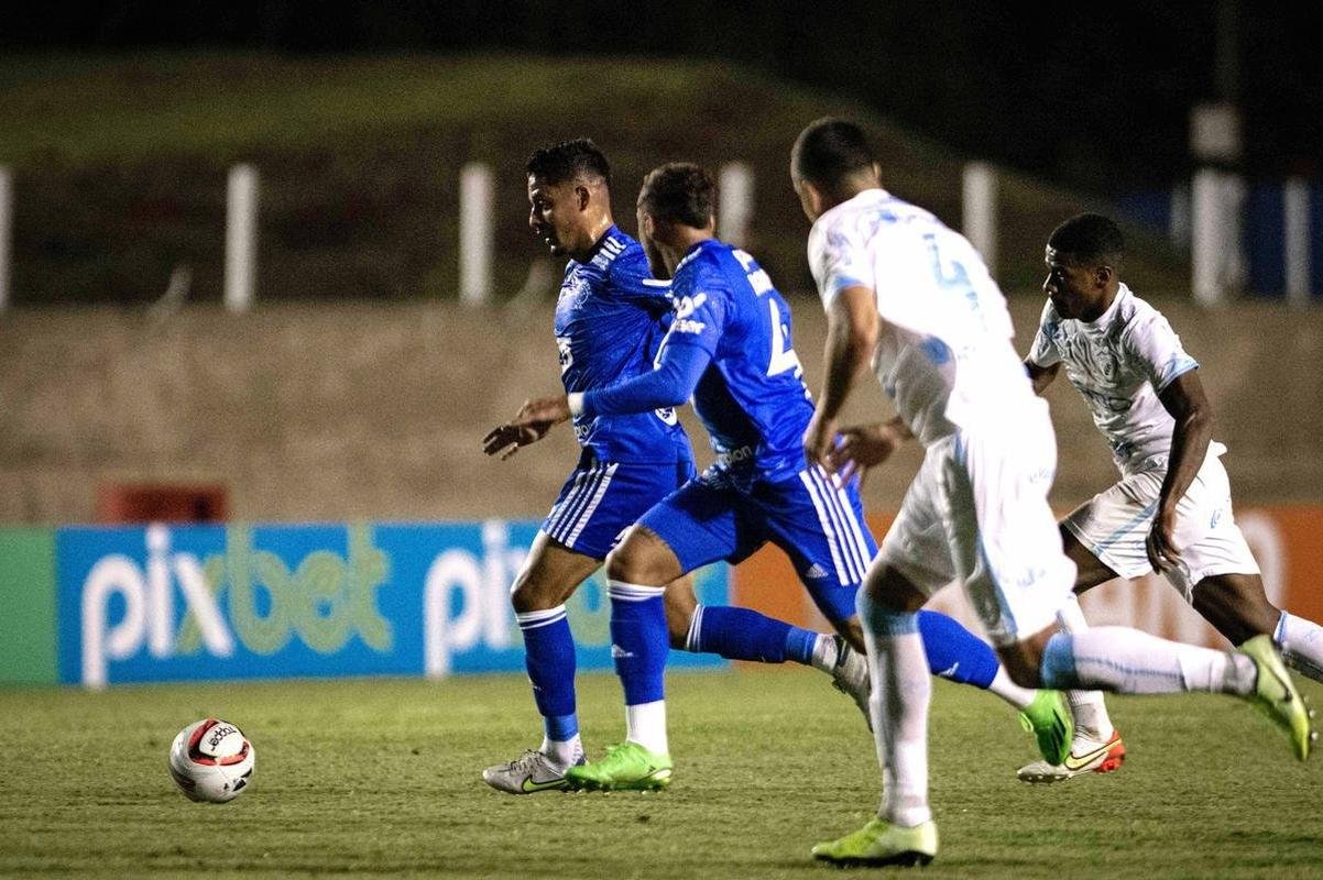 Fotos da partida entre Londrina e Cruzeiro, pela S�rie B