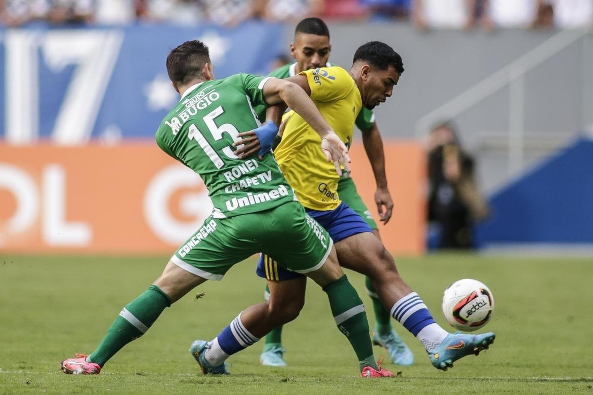 Fotos da partida entre Cruzeiro e Chapecoense, pela 24 rodada da Srie B do Campeonato Brasileiro. O jogo foi realizado neste sbado (13), no estdio Man Garrincha, em Braslia.
