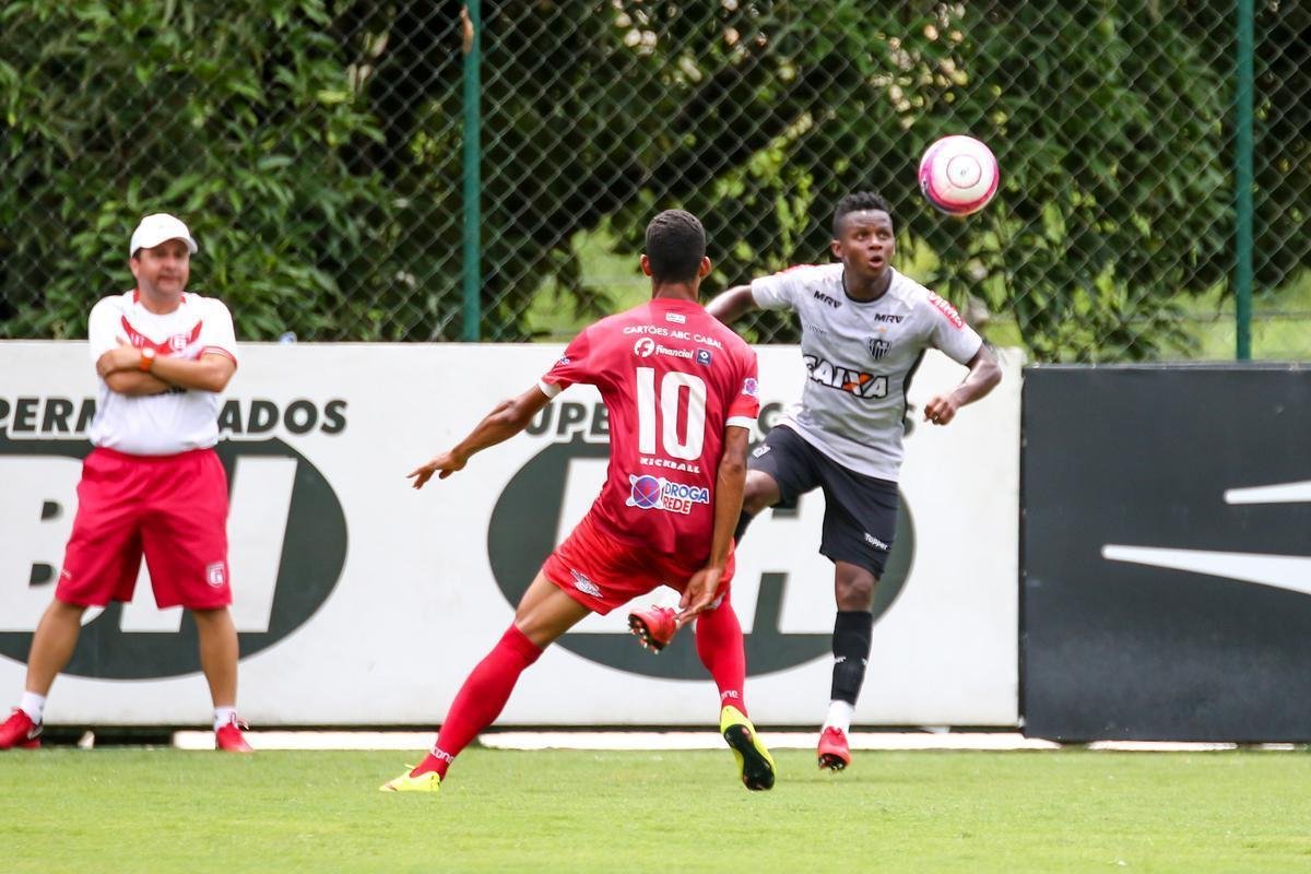 Imagens do jogo-treino do Atltico com o Guarani de Divinpolis