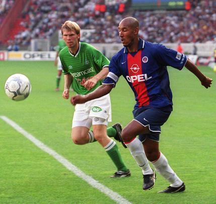 Nicolas Anelka: 63 jogos e 17 gols pelo Paris Saint-Germain