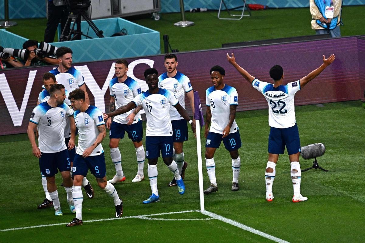 Inglaterra e Ir, no primeiro jogo do Grupo B da Copa do Mundo.