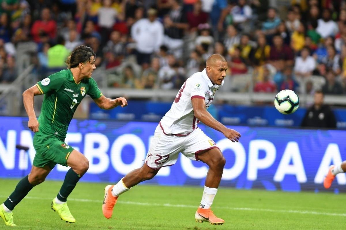 Imagens da partida entre Bolvia e Venezuela