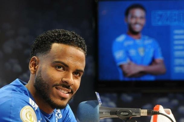 Fotos da apresentao do atacante Ezequiel no Cruzeiro