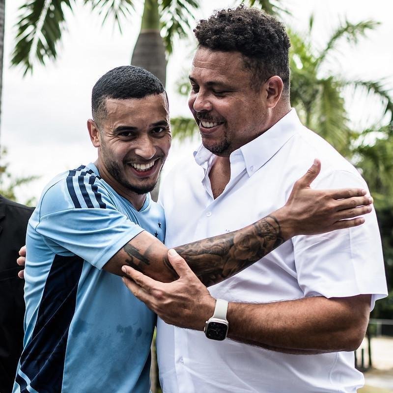 O lateral-direito William encontrou Ronaldo pela primeira vez.