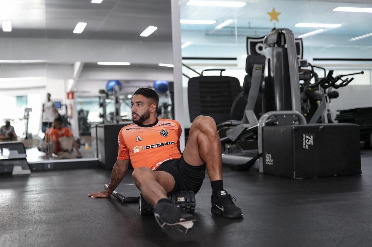 Aps a vitria por 2 a 1 sobre o Cuiab, neste domingo (24), pelo Campeonato Brasileiro, o elenco do Atltico se reapresentou e treinou na tarde desta segunda-feira (25), na Cidade do Galo, em Vespasiano. As atividades visaram o duelo de volta da semifinal da Copa do Brasil, contra o Fortaleza, que ocorrer na quarta-feira (27). Por ter vencido o jogo de ida por 4 a 0, no Mineiro, o Galo tem vaga encaminhada na deciso do principal torneio mata-mata do pas.