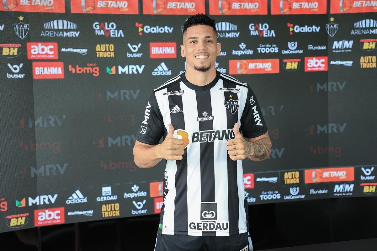 Paulinho foi oficialmente apresentado na Cidade do Galo nesta sexta-feira (16/12).
