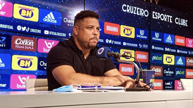 Em sua primeira visita  Toca da Raposa II, Ronaldo concedeu entrevista coletiva e teve contato com jogadores e comisso tcnica do Cruzeiro. Ele tambm se encontrou com scios da categoria Diamante.