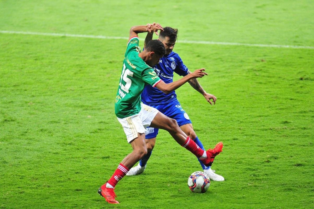 Fotos do jogo entre Cruzeiro e Confiana pela Srie B. Jogo  em Belo Horizonte marcou a volta da torcida cruzeirense ao Mineiro aps meses de ausncia devido  pandemia da COVID-19
