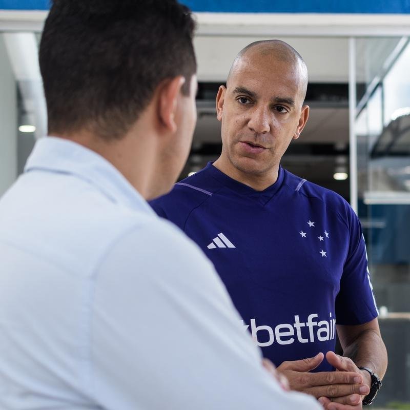 Fotos do primeiro treino do tcnico portugus Pepa no Cruzeiro