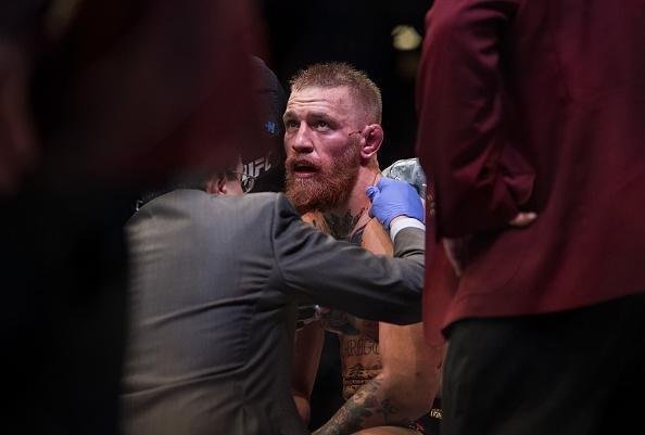 Nate Diaz vence Conor McGregor por finalização na luta principal do UFC 196