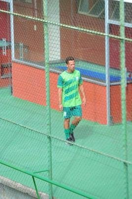 O Amrica se reapresentou nesta quinta-feira para a prxima temporada. Alm de j contar com os reforos, o Coelho mostrou o novo uniforme de treino, da Sparta, marca-prpria do clube