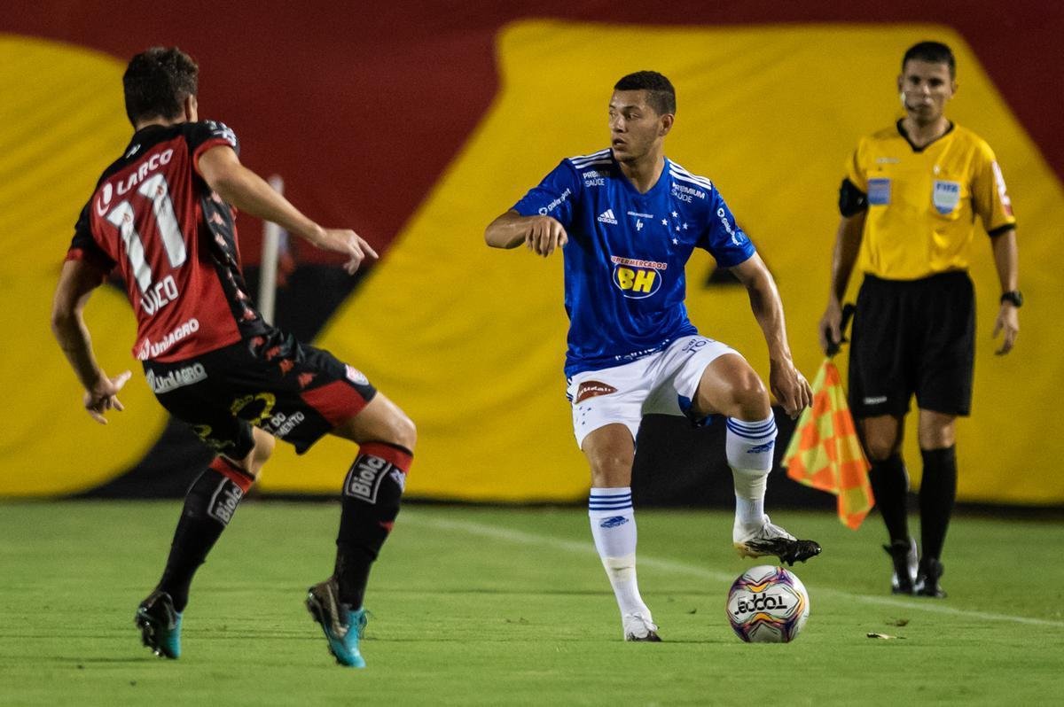 Fotos do jogo entre Vitória e Cruzeiro, no estádio Barradão, em Salvador, pela 28ª rodada da Série B