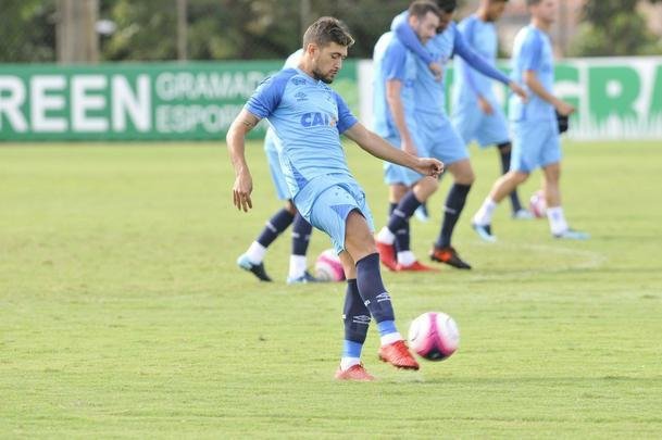 Mano Menezes montou Cruzeiro que deve encarar o Villa Nova no sbado e promoveu trs mudanas em relao ao ltimo jogo: Murilo entrou na vaga de Leo, Egdio no lugar de Marcelo Hermes e Robinho deu lugar a Ariel Cabral