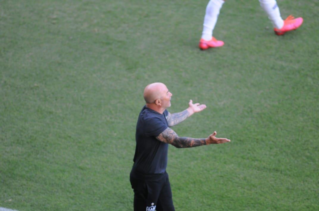 Fotos do clssico entre Amrica e Atltico, no Independncia, em Belo Horizonte, pela 10 rodada do Campeonato Mineiro. Jogo marcou o retorno dos dois rivais ao futebol em plena pandemia do novo coronavrus (Juarez Rodrigues/EM/DAPress)