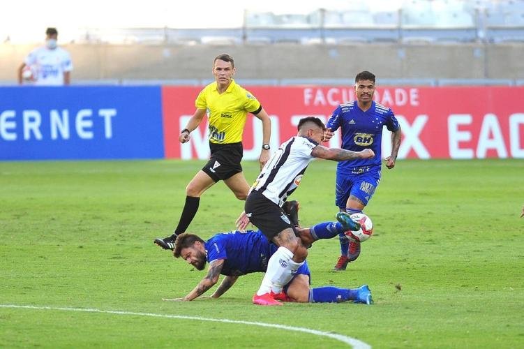 Fotos do clssico do centenrio, entre Cruzeiro e Atltico, no Mineiro, em Belo Horizonte, pela nona rodada do Campeonato Mineiro