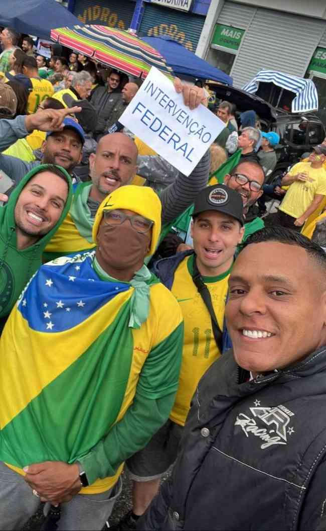 Disfarçado, Robinho protestou contra eleição de Lula a presidente